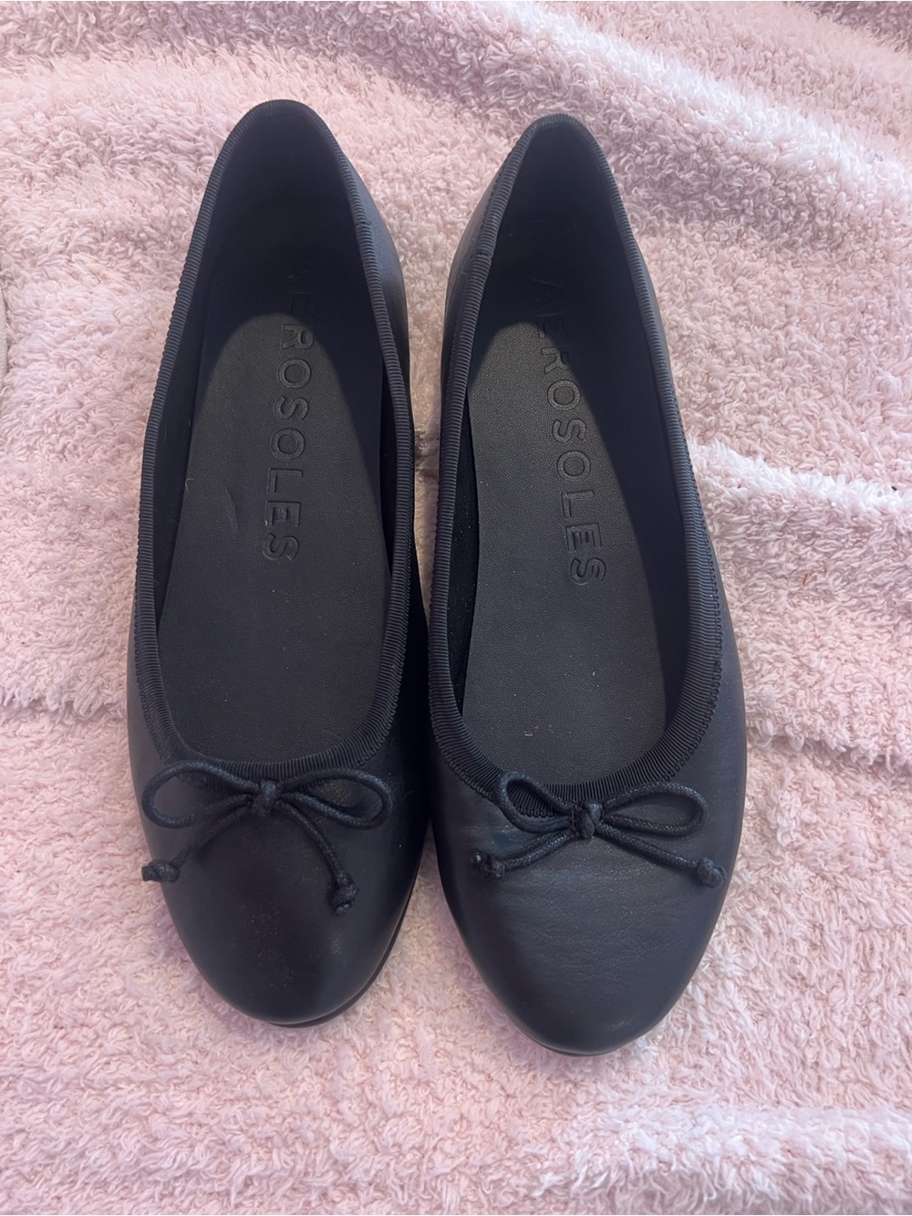AEROSOLES homebet Black Ballet Flats with Knotted Bow